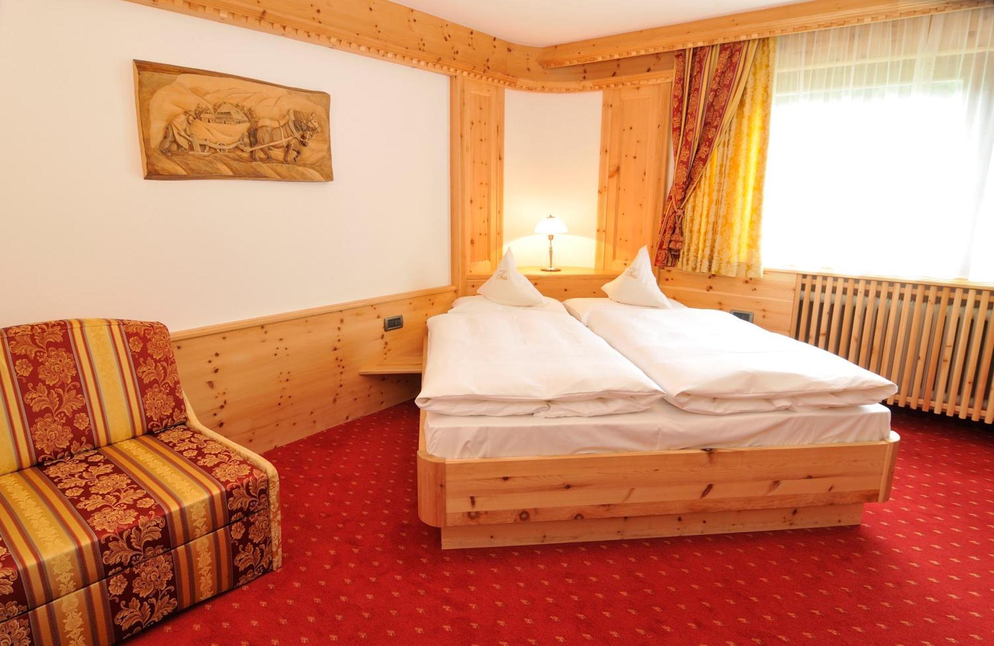 Garni Hotel Iris Selva di Val Gardena Exterior photo