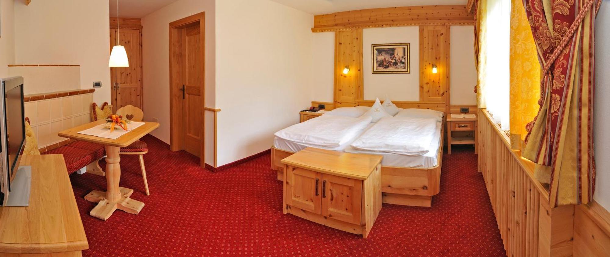 Garni Hotel Iris Selva di Val Gardena Exterior photo
