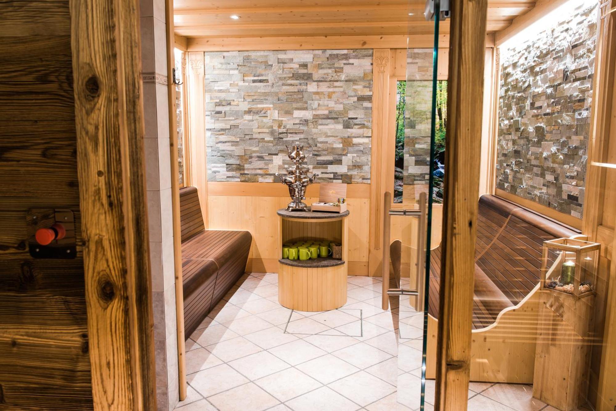Garni Hotel Iris Selva di Val Gardena Exterior photo