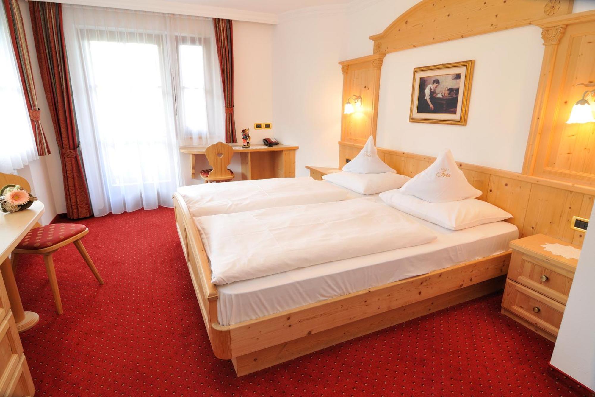Garni Hotel Iris Selva di Val Gardena Exterior photo